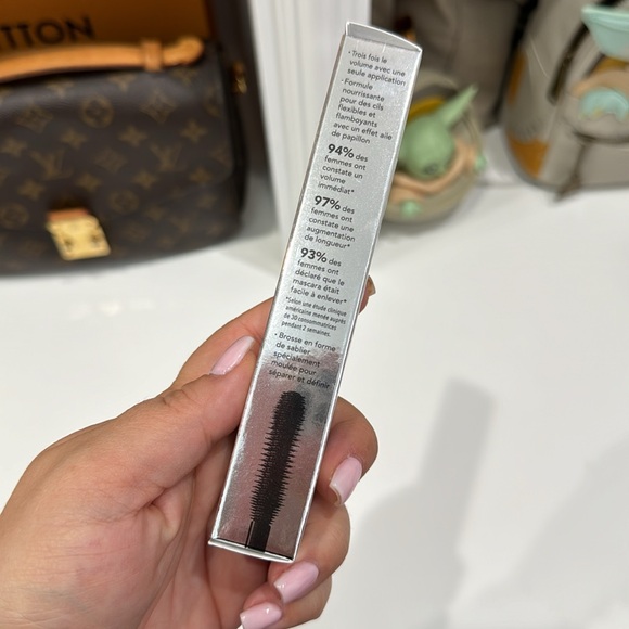 NEW BUXOM® LASH VOLUMIZING MASCARA - Picture 7 of 9
